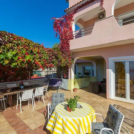 Haustierfreundliches Mit Grosser Terrasse Und Grandiosen Blick Auf Apartman *