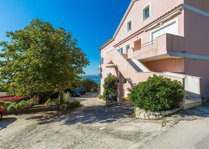 Haustierfreundliches Mit Grosser Terrasse Und Grandiosen Blick Auf